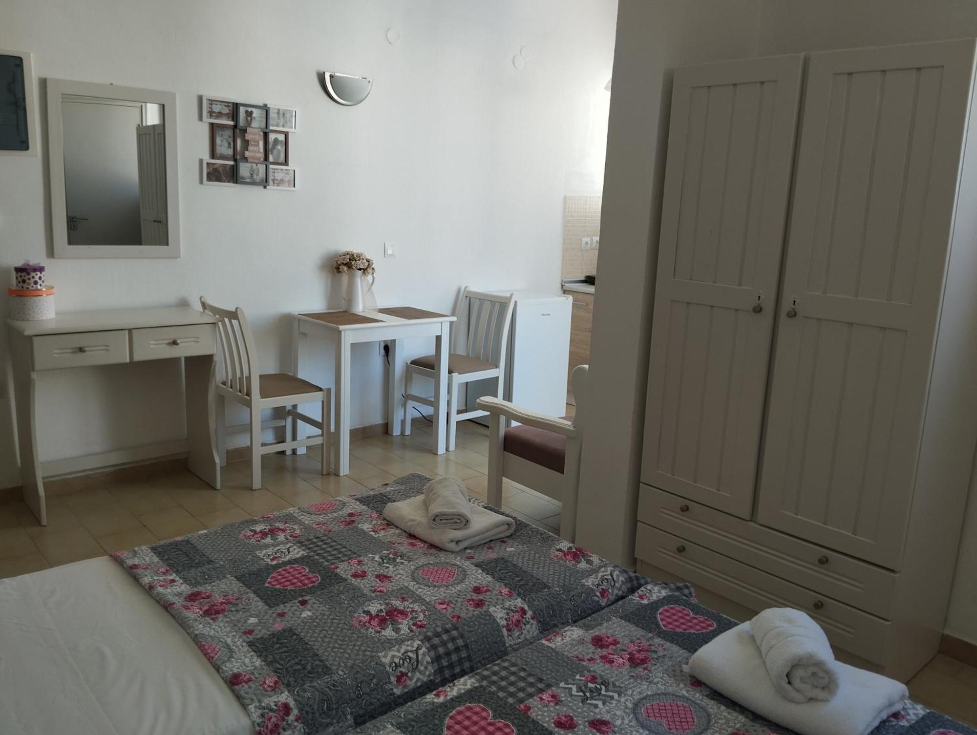 Lilian'S Seaview-Party Street-Youth Studios Rhodes City Eksteriør bilde