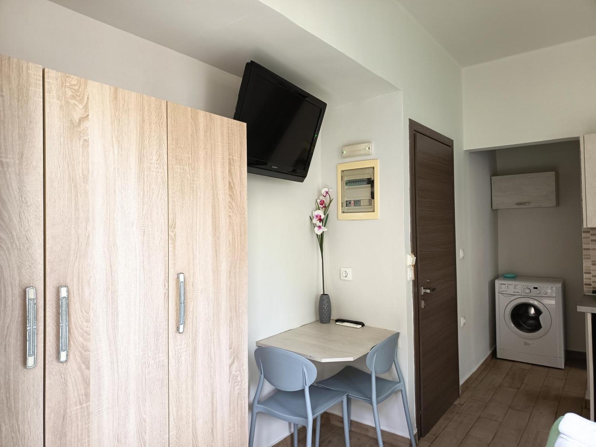 Lilian'S Seaview-Party Street-Youth Studios Rhodes City Rom bilde